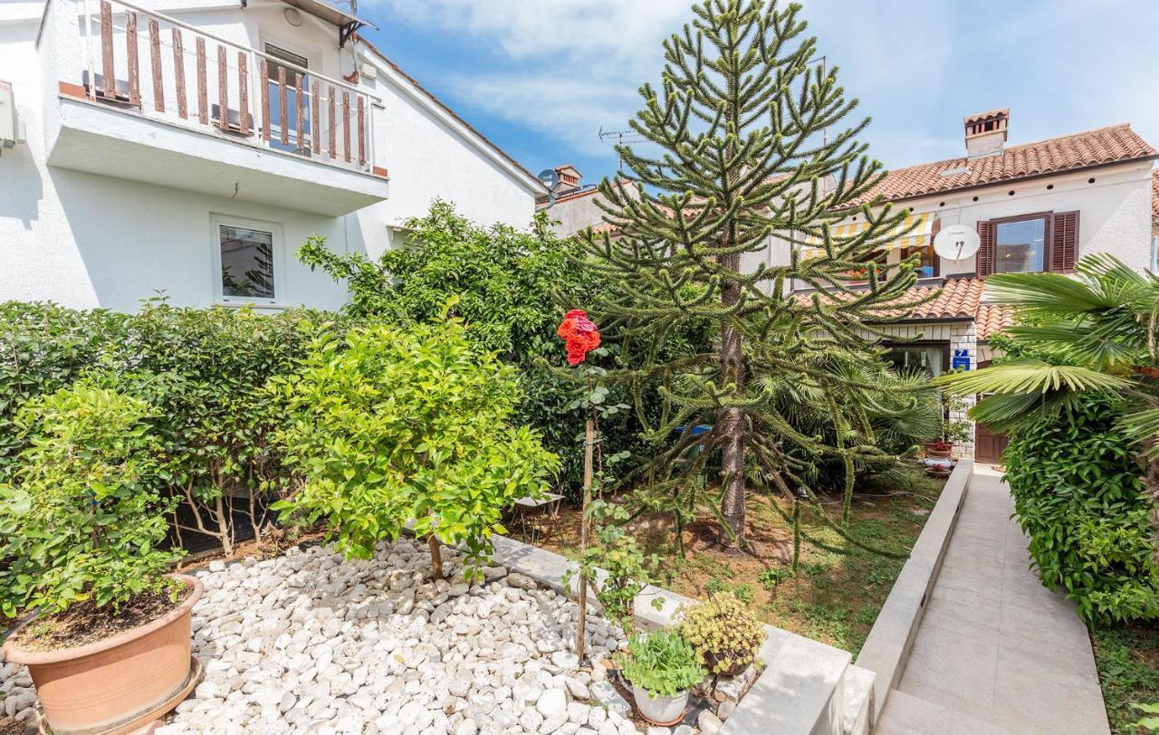 Rina B4 Poreč Exterior foto